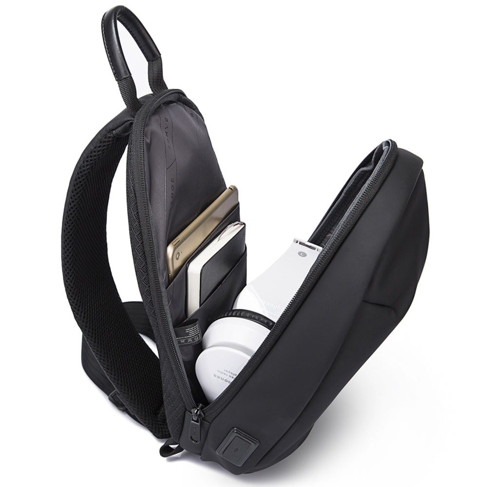 Rucsac mic crossbody asimetric, cu port USB, din poliester este rezistent la stropi, bareta ajustabila stinga dreapta, BANGE BG7306