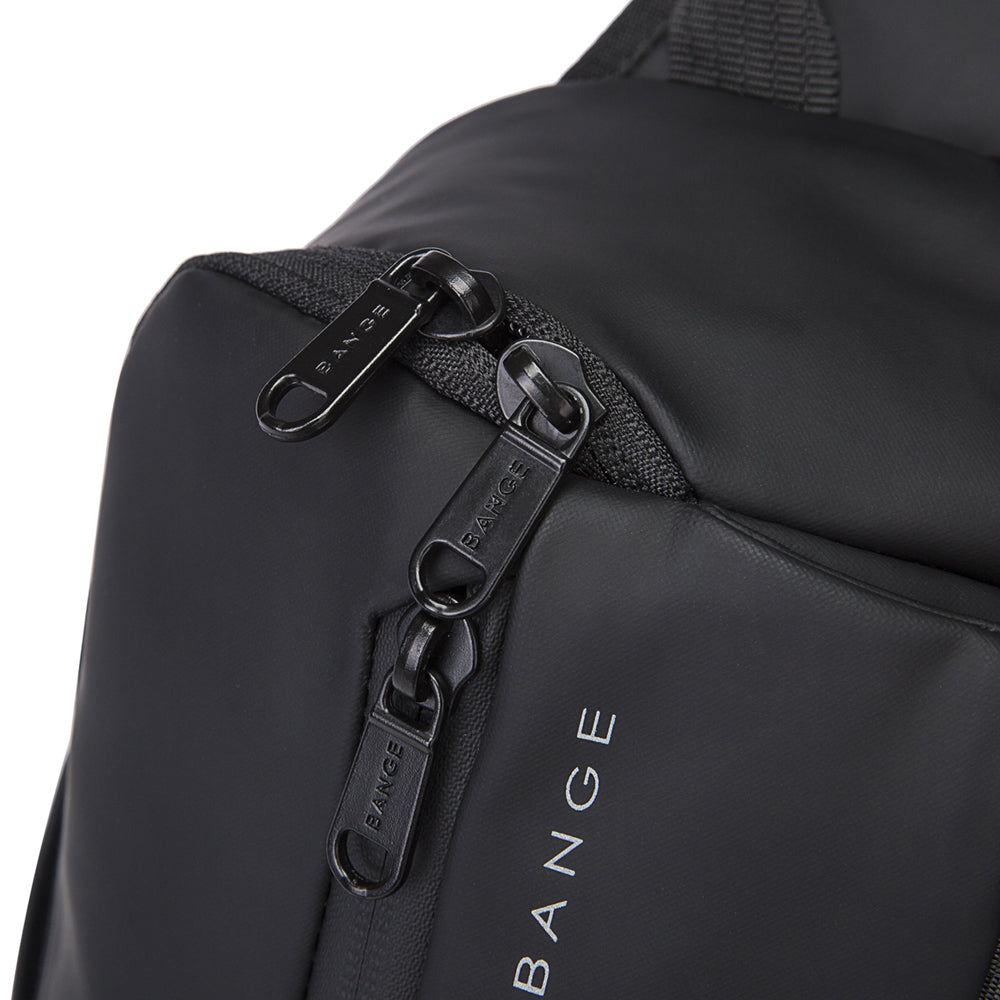 Geanta crossbody, tip rucsac unisex, din poliester este rezistenta la stropi, spate moale captusit cu buzunar antifurt, bareta cu trident si inel retractabil pentru chei, BANGE BG7322