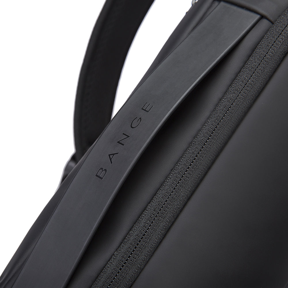 Geanta crossbody, tip rucsac unisex, din poliester este rezistenta la stropi, spate moale captusit cu buzunar antifurt, bareta cu trident si inel retractabil pentru chei, BANGE BG7322