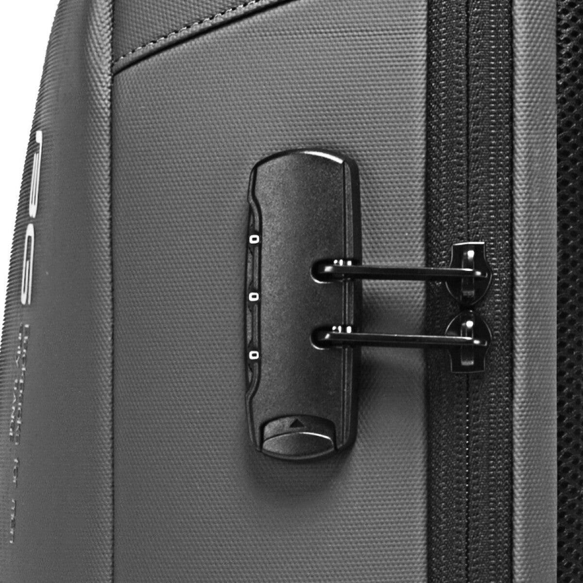 Rucsac unisex pentru laptop 15.6 inch, model nou din poliester rezistent la apa, cu sistem antifurt TSA si port USB, BANGE BG7225